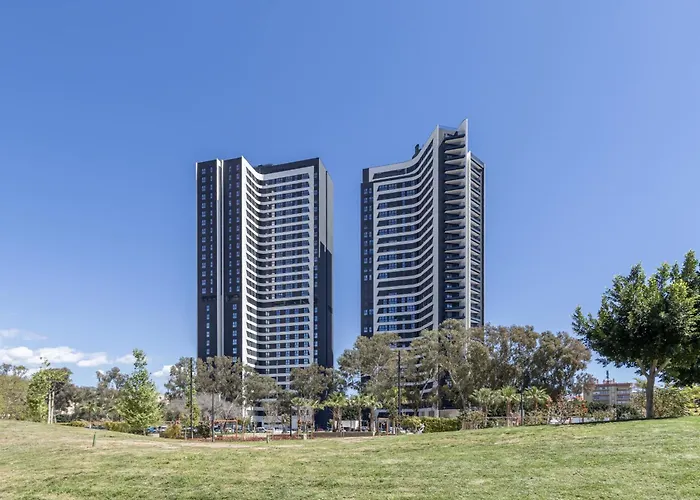 Skyline 5 Pool & Parking Free *